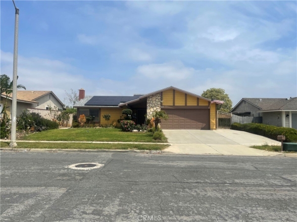 Listing Image #2 - Others for sale at 853 W Crestview Street, Corona CA 92882