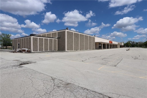 Listing Image #2 - Retail for sale at 204 Charleston Ave E, Mattoon IL 61938