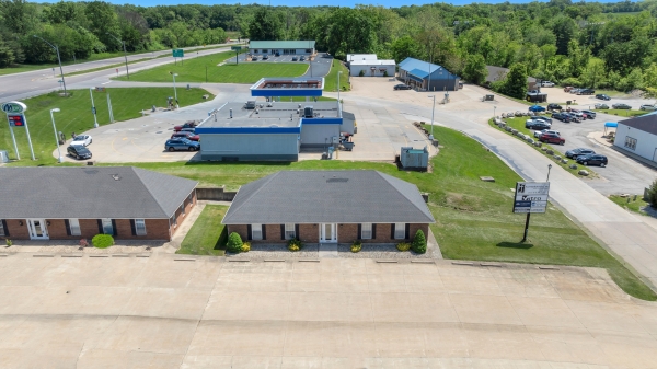 Listing Image #2 - Office for sale at 282 Southwoods Drive, Columbia IL 62236