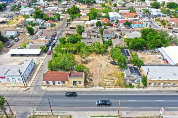 Listing Image #1 - Retail for sale at 418 Houston St, Laredo TX 78040