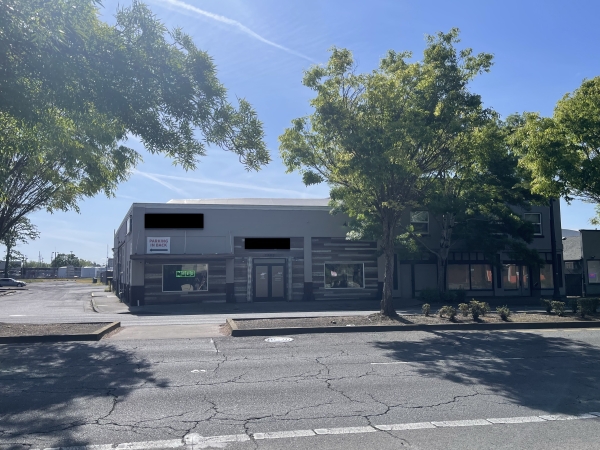 Listing Image #1 - Retail for sale at 2390 Fairgrounds Rd, Salem OR 97301