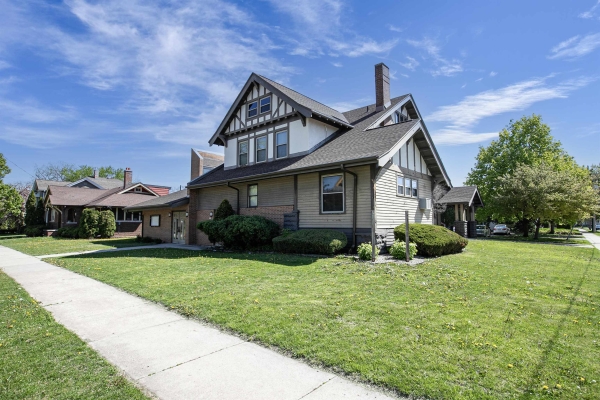 Listing Image #2 - Others for sale at 634 Wisconsin Street, Oshkosh WI 54901