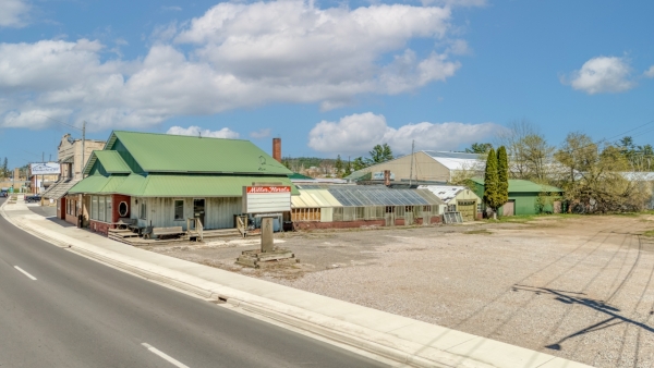 Listing Image #1 - Retail for sale at 223 S. Carpenter Ave., Kingsford MI 49802