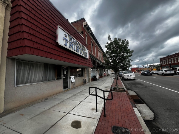 Listing Image #2 - Office for sale at 221 E Cherokee Street, Wagoner OK 74467