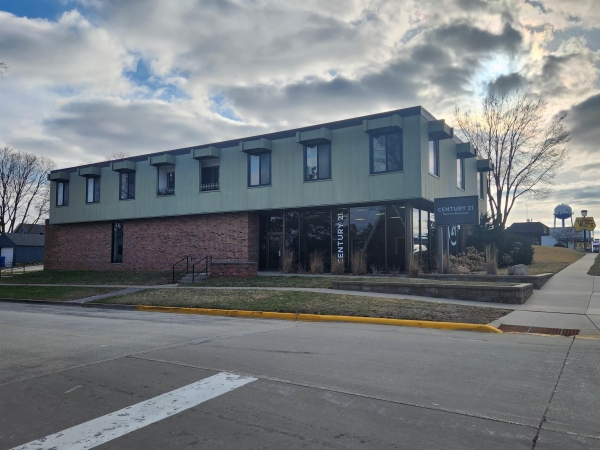 Listing Image #1 - Others for sale at 805 W Bremer Avenue, Waverly IA 50677