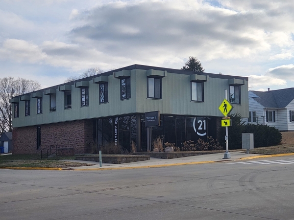 Listing Image #2 - Others for sale at 805 W Bremer Avenue, Waverly IA 50677