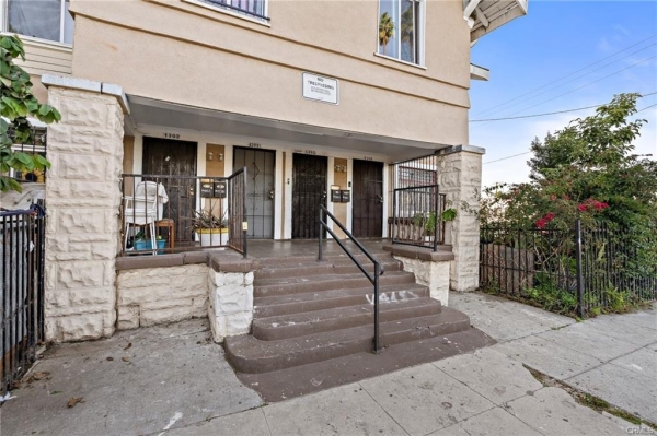 Listing Image #3 - Multi-family for sale at 4301 Woodlawn Ave, Los Angeles CA 90011