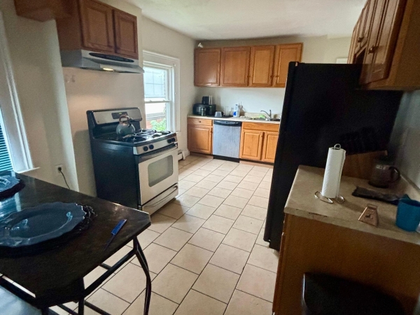 Listing Image #3 - Multi-family for sale at 479 Broad Street, Hartford CT 06106