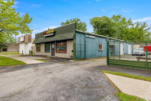 Listing Image #2 - Others for sale at 27618 Warren Road, Westland MI 48185