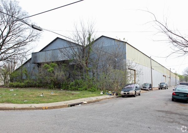 Listing Image #2 - Industrial for sale at 1199 Thomas St, Memphis TN 38107