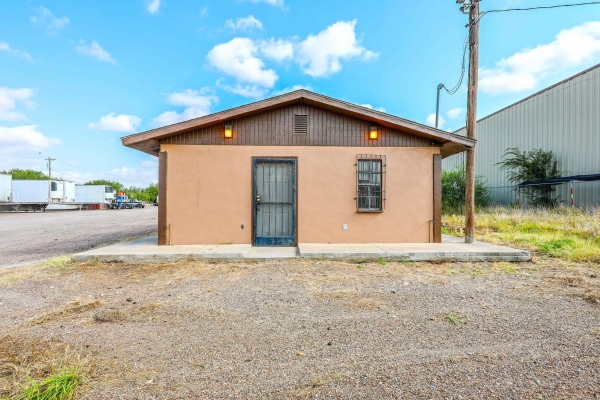 Listing Image #2 - Office for sale at 286 El Pico Rd, Laredo TX 78045