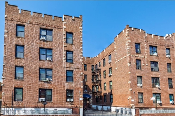 Listing Image #1 - Multi-family for sale at 910 Dinsmore Avenue, Far Rockaway NY 11691