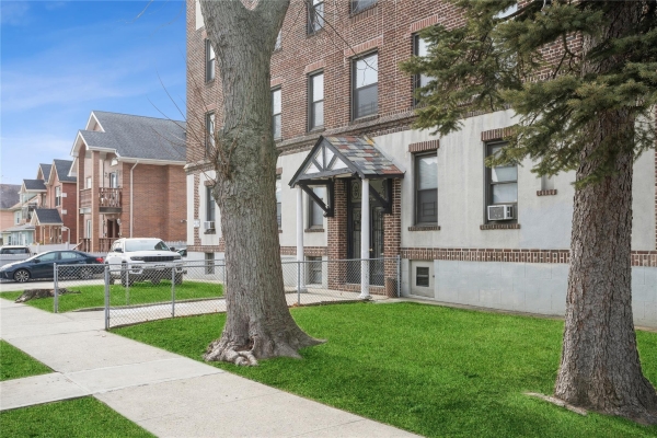 Listing Image #3 - Multi-family for sale at 158-16 Sanford Avenue, Flushing NY 11358