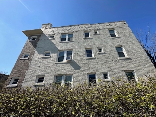 Listing Image #2 - Multi-family for sale at 1615 Ridgefield Road, Cleveland Heights OH 44118