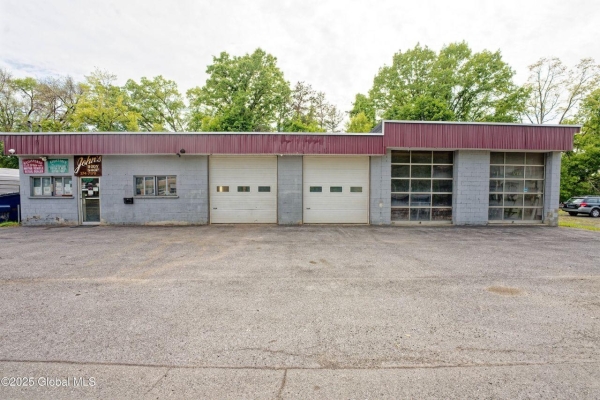 Listing Image #1 - Multi-family for sale at 1750 Chrisler Avenue, Schenectady NY 12303