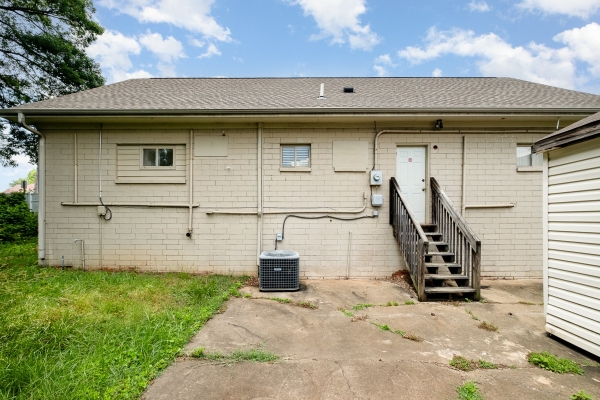 Listing Image #10 - Office for sale at 1512 Davie Avenue, Statesville NC 28677
