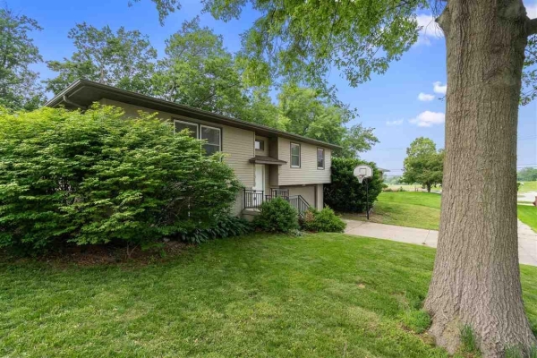 Listing Image #3 - Others for sale at 315 Westgate St., Iowacity IA 52246