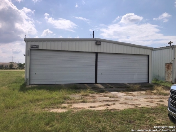 Listing Image #1 - Others for sale at 324 Vagabond Lane, Marion TX 78124