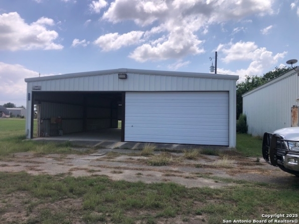 Listing Image #2 - Others for sale at 324 Vagabond Lane, Marion TX 78124