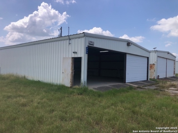 Listing Image #3 - Others for sale at 324 Vagabond Lane, Marion TX 78124