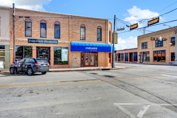 Listing Image #2 - Others for sale at 102 W. Sealy, Alvin TX 77511