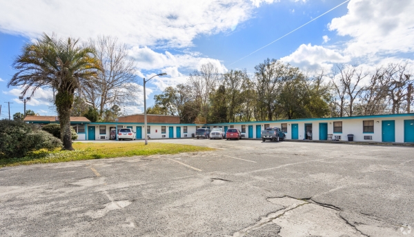 Listing Image #2 - Hotel for sale at 542403 U.S. 1, Callahan FL 32011