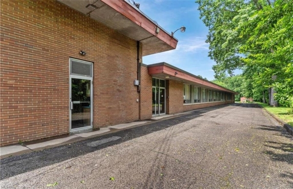 Listing Image #3 - Others for sale at 3217 Surrey Rd. SE, Warren OH 44484
