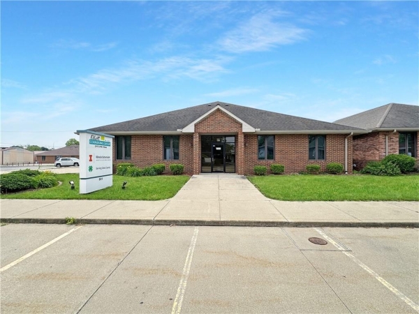 Listing Image #1 - Office for sale at 801 Broadway Ave, Mattoon IL 61938