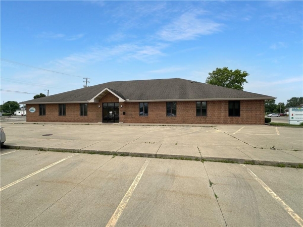 Listing Image #2 - Office for sale at 801 Broadway Ave, Mattoon IL 61938