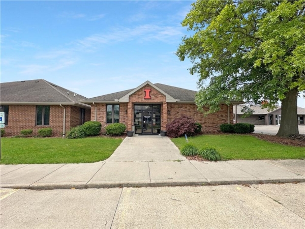 Listing Image #3 - Office for sale at 801 Broadway Ave, Mattoon IL 61938