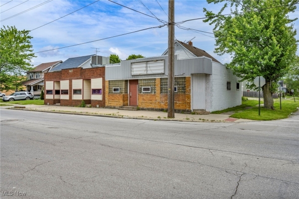 Listing Image #2 - Others for sale at 1757 Oberlin Avenue, Elyria OH 44052