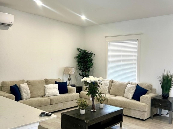 Listing Image #2 - Multi-family for sale at 203 S Lockwood Drive, Houston TX 77011