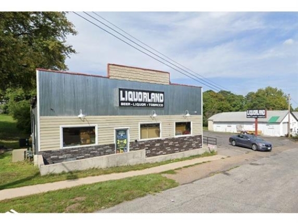 Listing Image #2 - Retail for sale at 624 Angular St., Burlington IA 52601