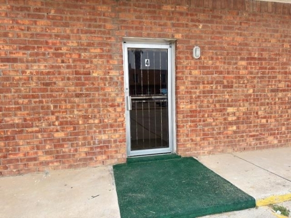 Listing Image #1 - Retail for sale at 6202 McPherson Rd, Laredo TX 78041