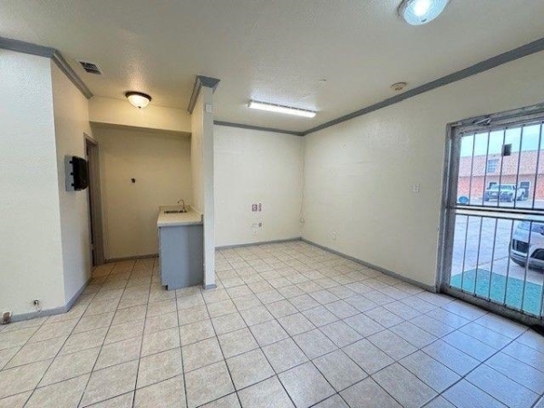 Listing Image #2 - Retail for sale at 6202 McPherson Rd, Laredo TX 78041