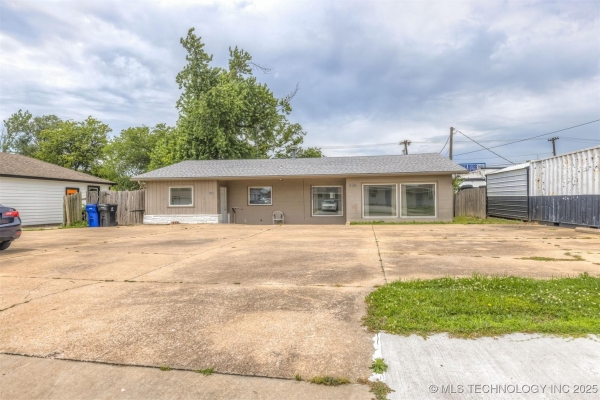 Listing Image #1 - Others for sale at 836 N 1st Street, Broken Arrow OK 74012