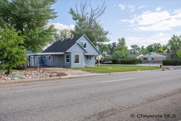 Listing Image #3 - Multi-family for sale at 1018 E 20th St, Cheyenne WY 82001