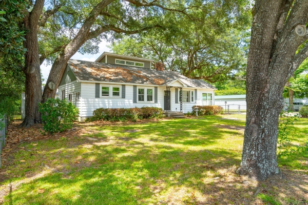Listing Image #3 - Multi-family for sale at 1219 Central Avenue, Summerville SC 29486