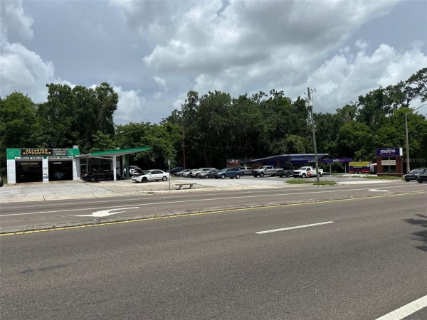 Listing Image #1 - Multi-family for sale at 706/720 NW 13th Street, Gainesville FL 32601