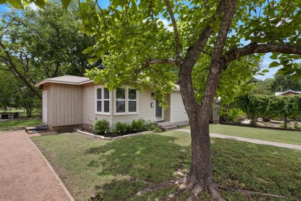 Listing Image #2 - Others for sale at 305 S Bowie, Fredericksburg TX 78624