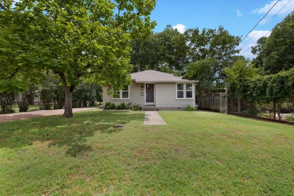 Listing Image #3 - Others for sale at 305 S Bowie, Fredericksburg TX 78624