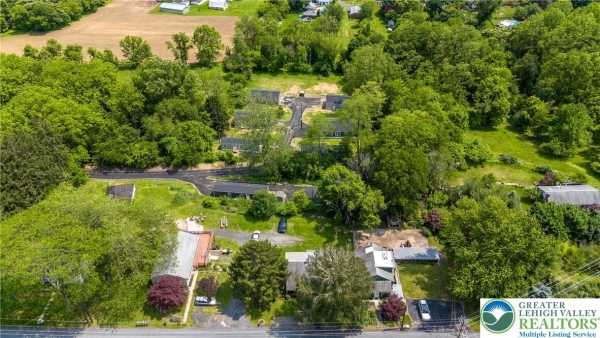 Listing Image #2 - Multi-family for sale at 465 Royal Manor, Williams Twp PA 18042