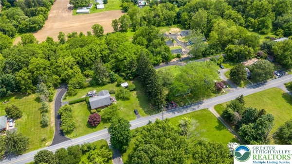 Listing Image #3 - Multi-family for sale at 465 Royal Manor, Williams Twp PA 18042