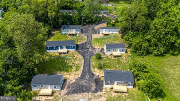 Listing Image #1 - Others for sale at 465 Royal Manor Road, Easton PA 18042