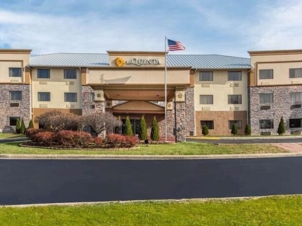 Listing Image #1 - Hotel for sale at 2540 University Blvd, Fairborn CA 45324