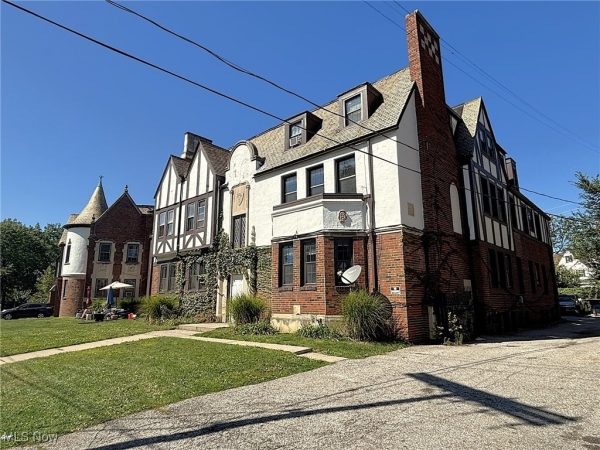 Listing Image #2 - Multi-family for sale at 13309 S Woodland Road, Shaker Heights OH 44120
