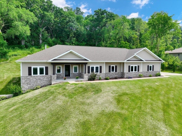 Listing Image #2 - Others for sale at 15945 Majestic Drive, Dubuque IA 52002