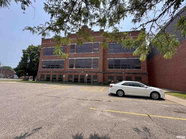 Listing Image #2 - Others for sale at 208 S JOHNSON Street, Macomb IL 61455