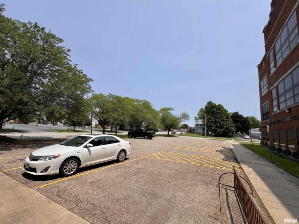 Listing Image #3 - Others for sale at 208 S JOHNSON Street, Macomb IL 61455