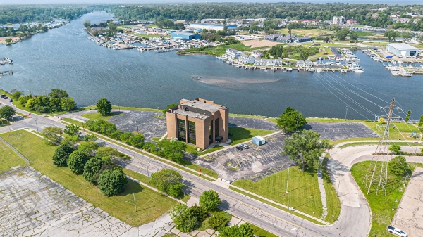 Listing Image #2 - Office for sale at 400 Riverview Drive, Benton Harbor MI 49022 Listing Image #2 - Office for sale at 400 Riverview Drive, Benton Harbor MI 49022